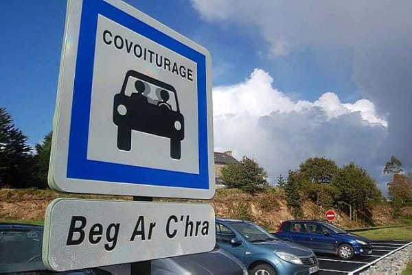 En Bretagne, les aires de covoiturage ont la cote !