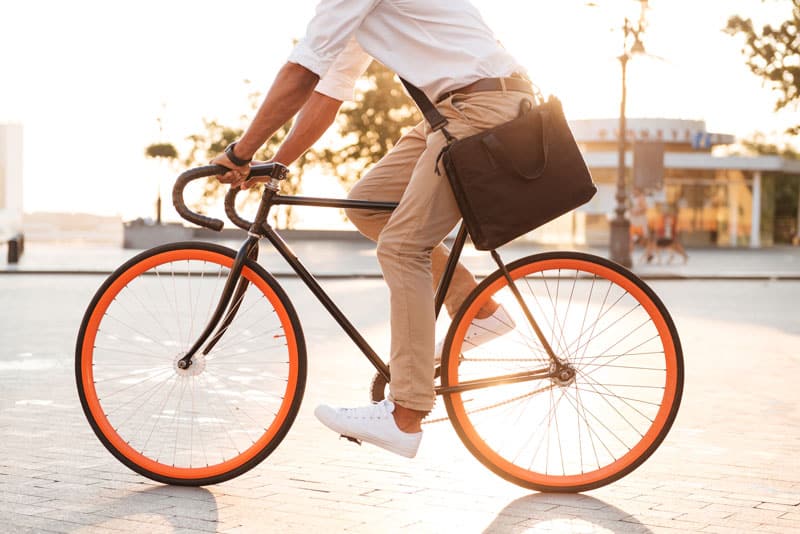 Utilisateur de vélo en ville