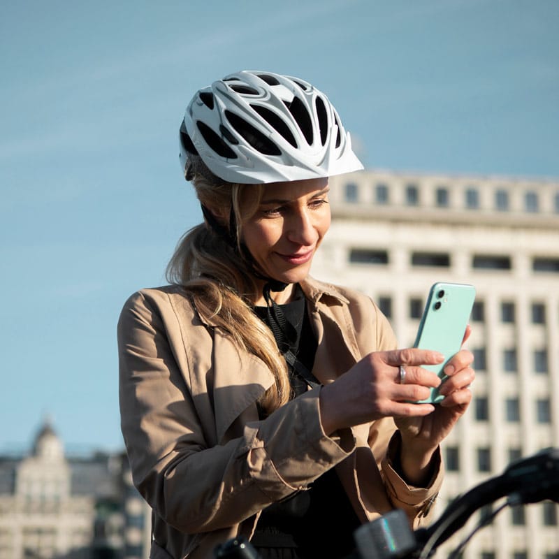 Salarié utilisant un vélo pour ses déplacements